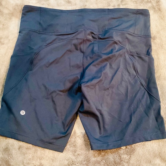 Plus size Gray LuLuLemon Wunder Train High Rise shorts - Picture 2 of 4